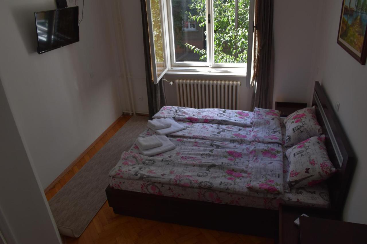 Exit Labirint Centar Hostel Novi Sad Ngoại thất bức ảnh
