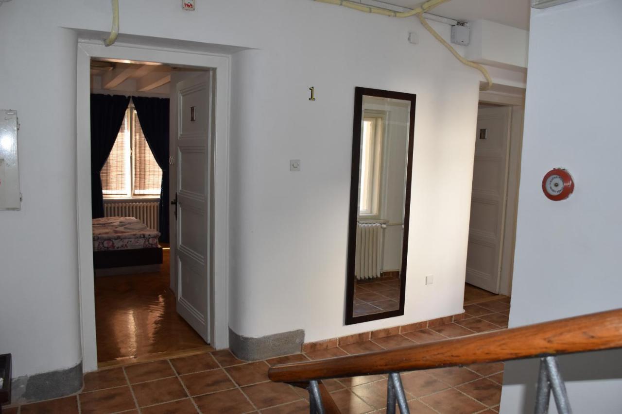 Exit Labirint Centar Hostel Novi Sad Ngoại thất bức ảnh