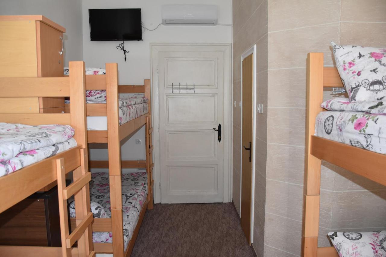 Exit Labirint Centar Hostel Novi Sad Ngoại thất bức ảnh